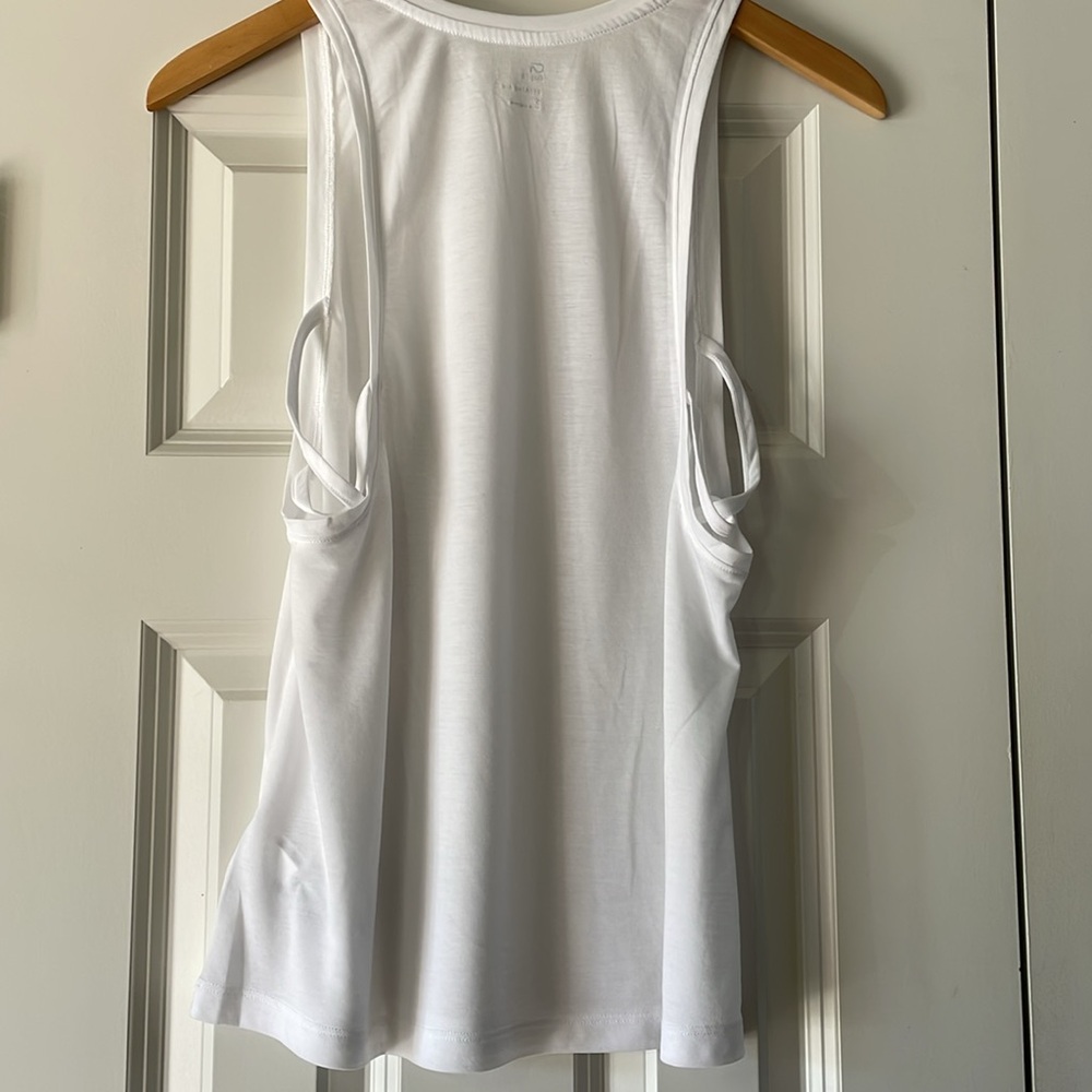 GapFit Breathe Air white tank top, size S - Picture 6 of 6